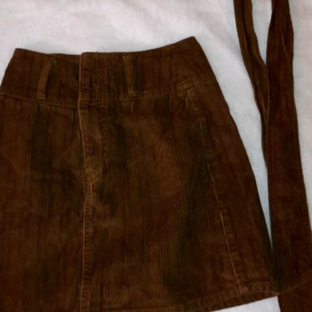 Corduroy skirt with belt